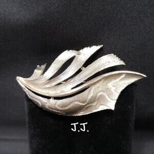 Vintage Leaf Brooch, Silver Tone, JJ Jonette Jewelry, 1970s, 2 1/2 Inches
